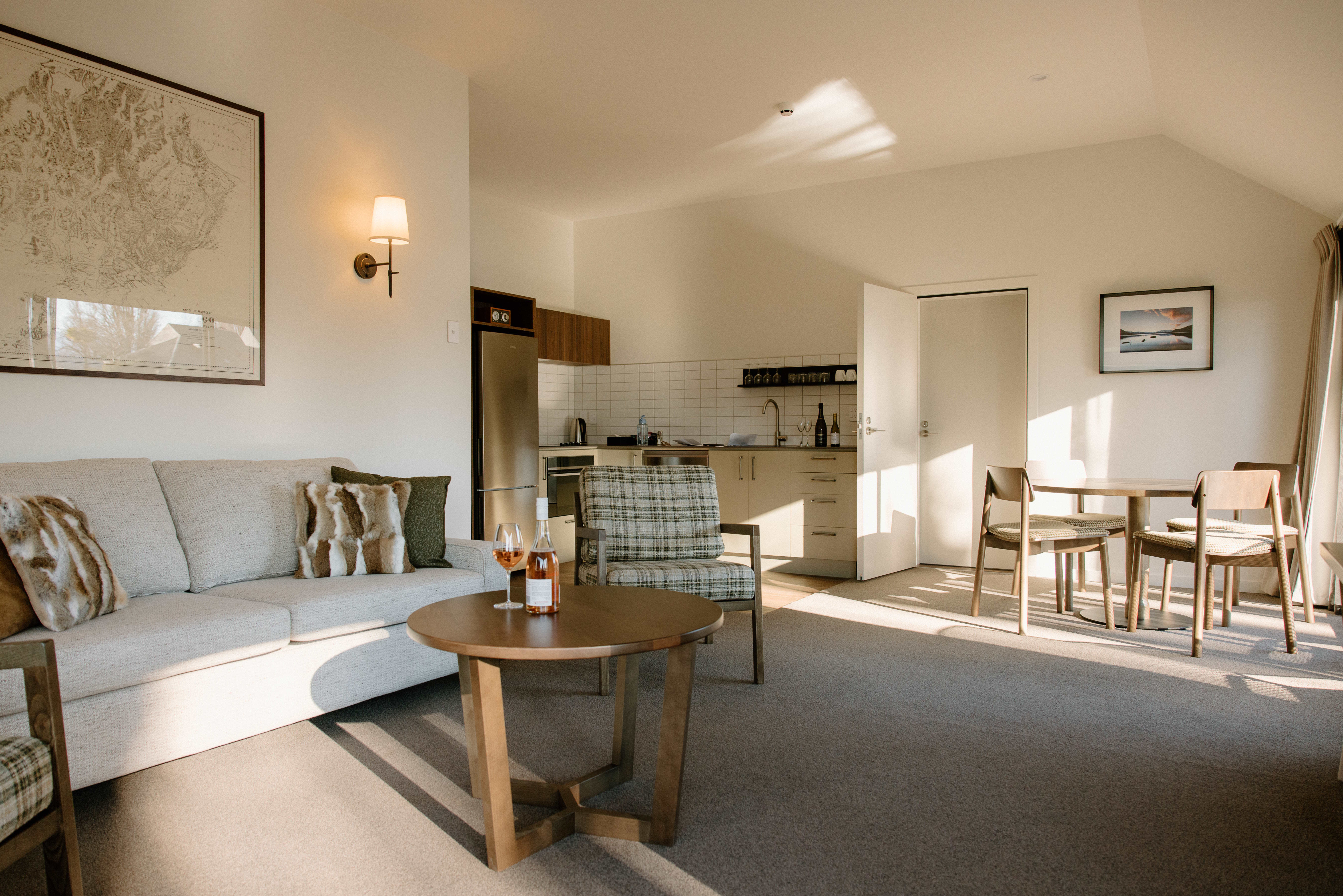 Edgewater Premium One-Bedroom Suite