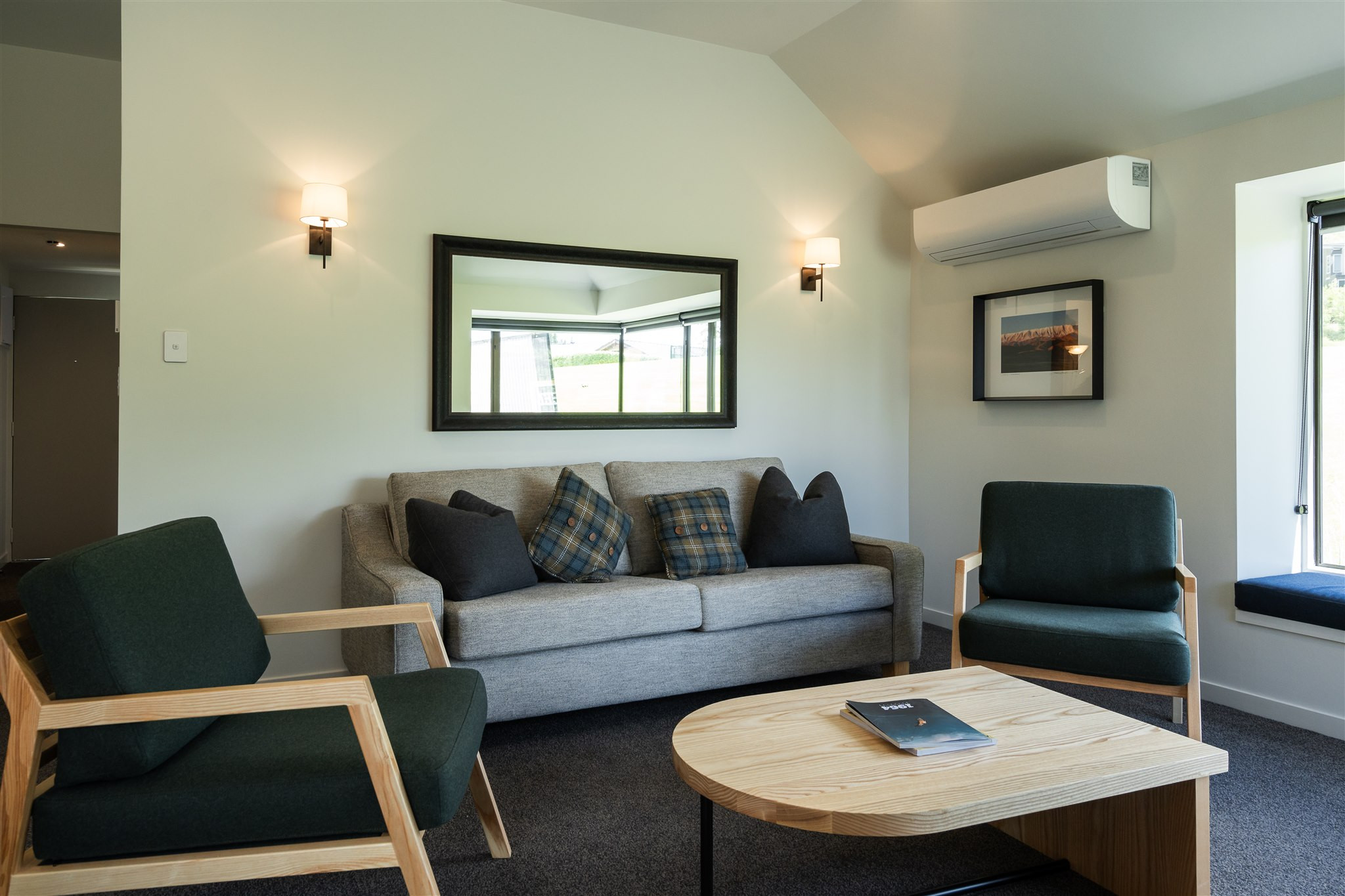 Edgewater Lake Wanaka offers one bed room apartments in Wanaka