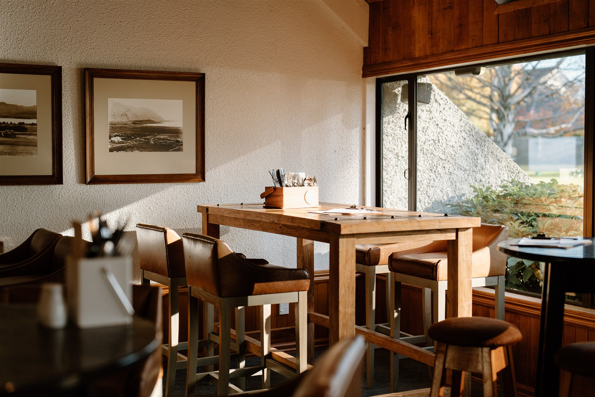 the inside of the Edgewater Lake Wanaka cafe