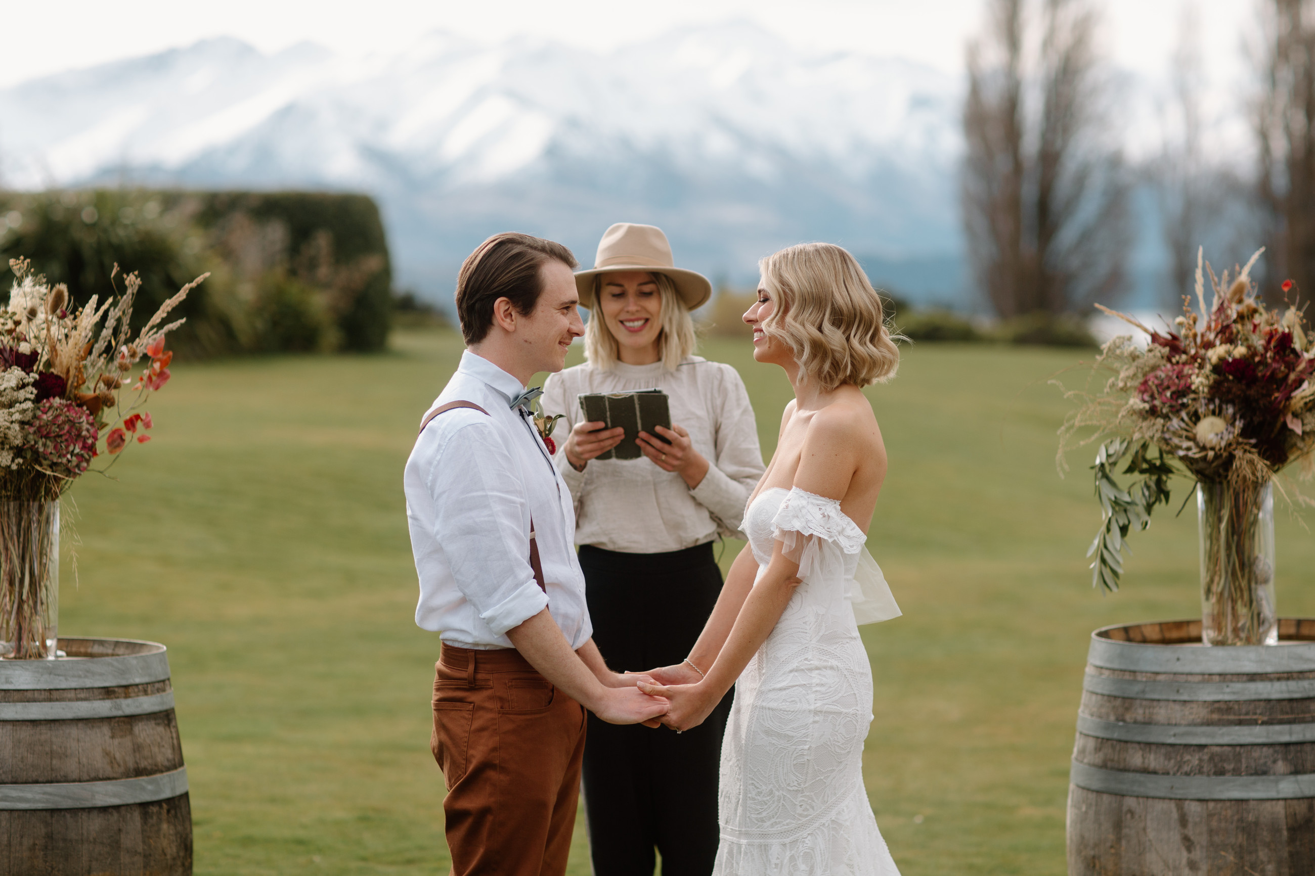Edgewater lake wanaka is one of the wedding venues nz has to offer