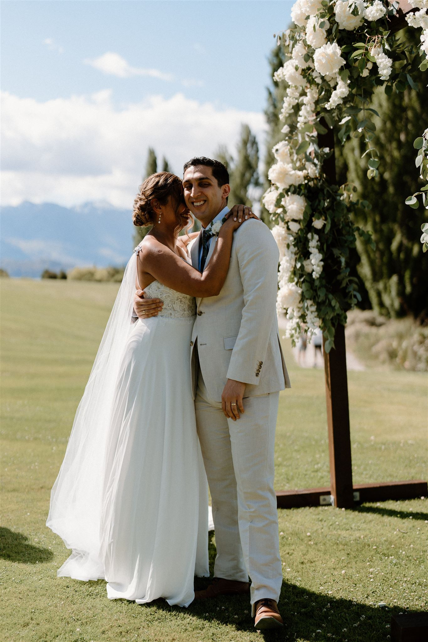 Experience the wonder of New Zealand elopements at Edgewater Lake Wānaka