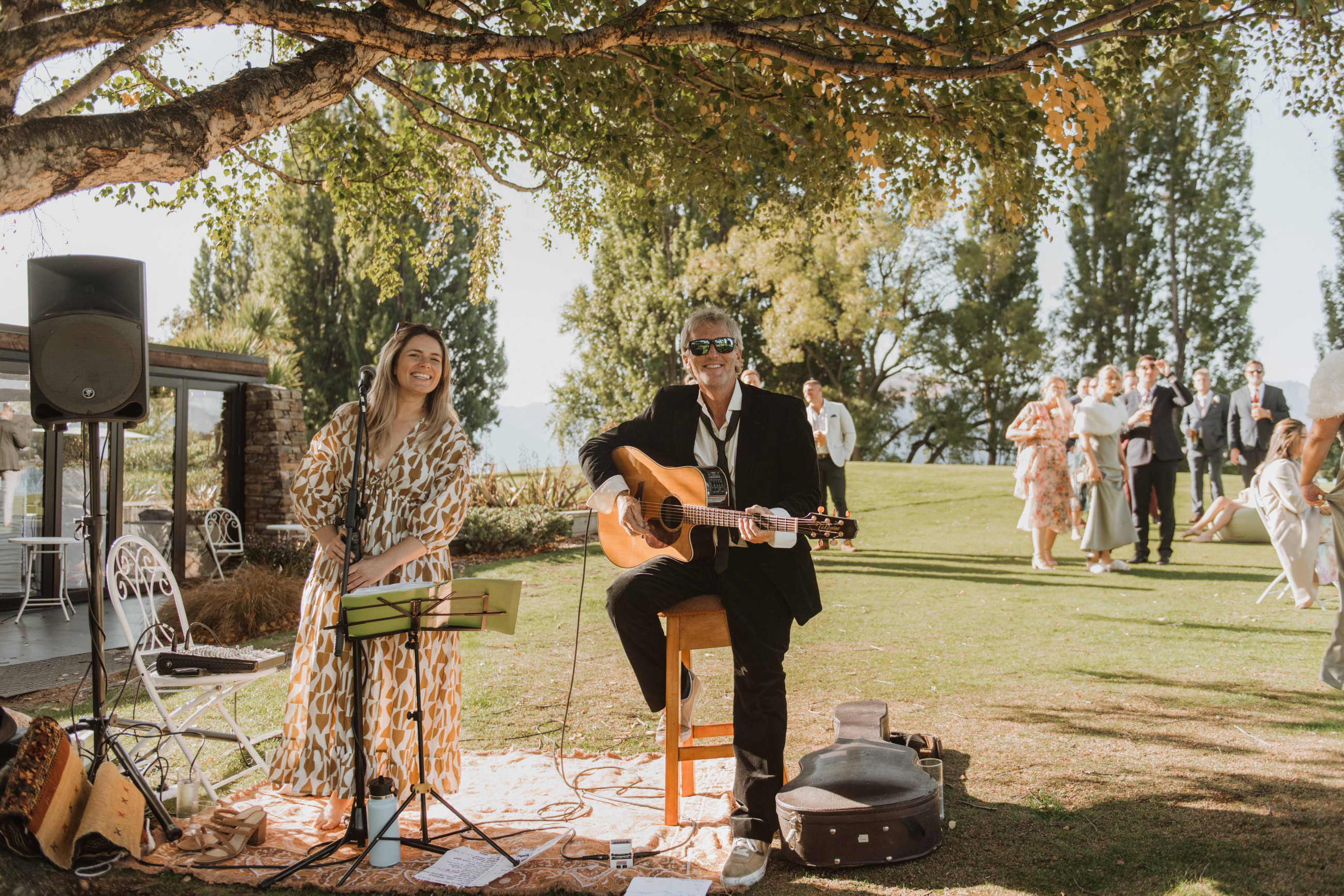 Lake Wanaka weddings at it's best with live entertainment!