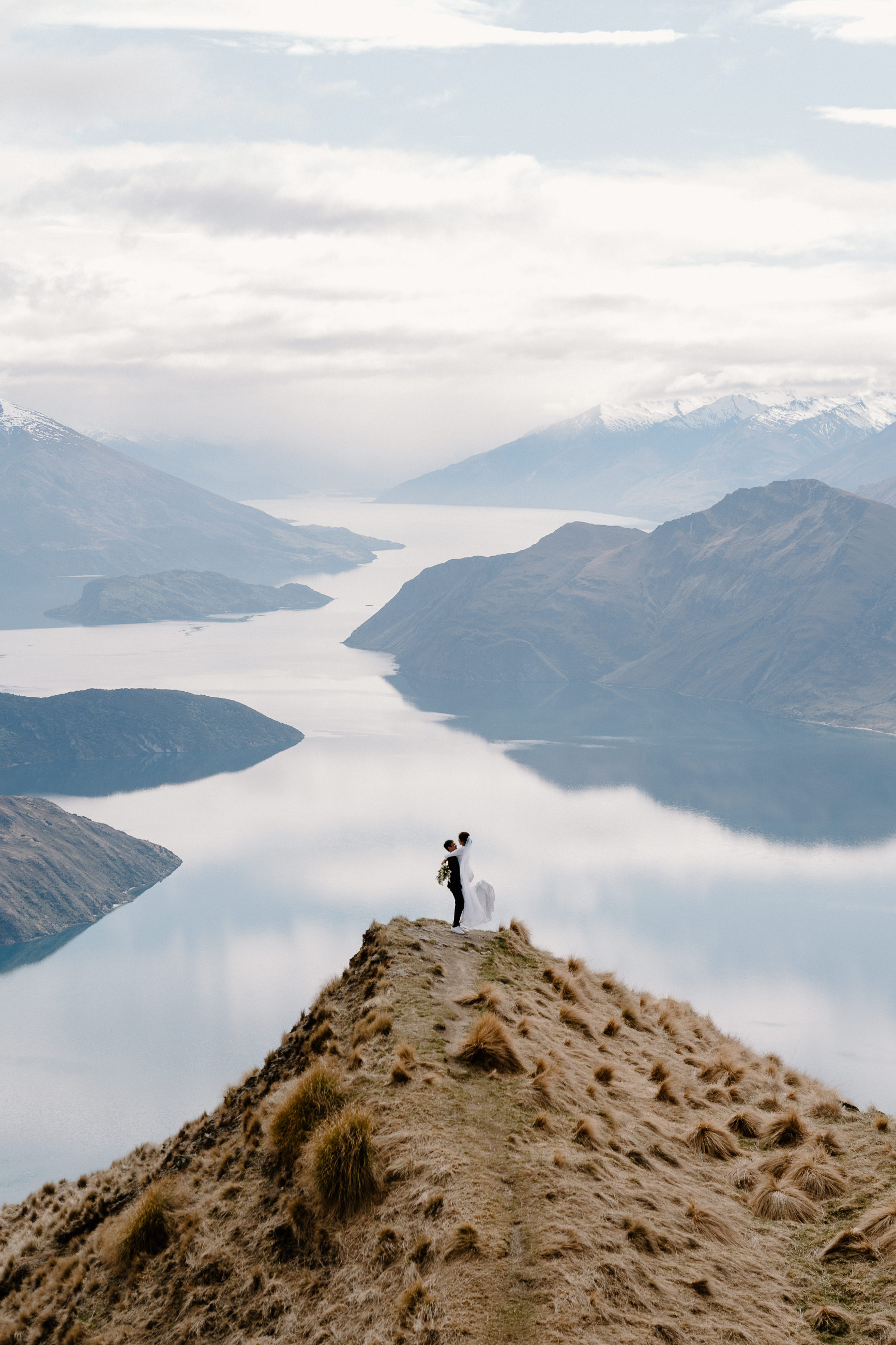 E&A's mountain wedding photoshoot on Coromandel Peak Wanaka